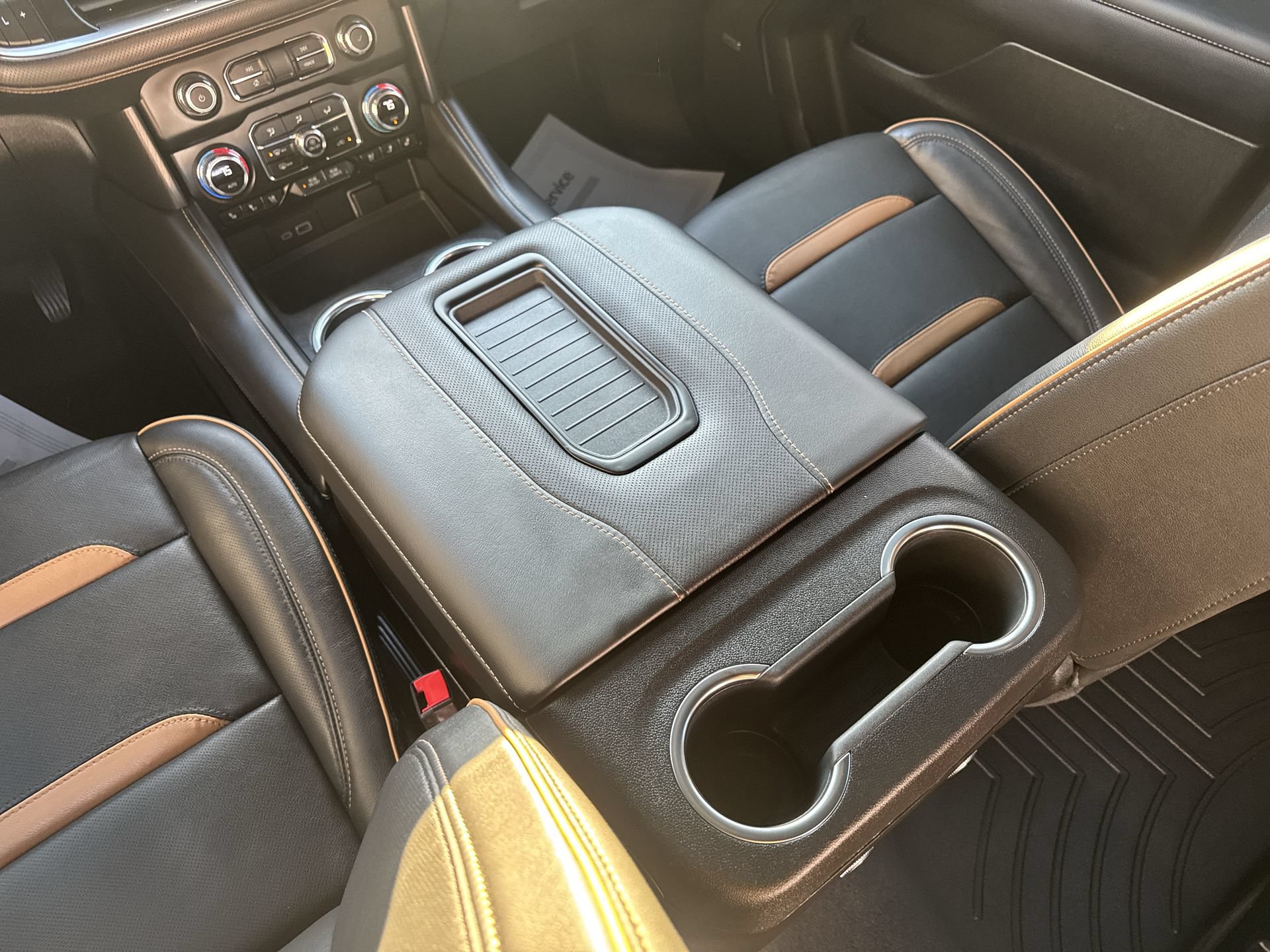 Used 2024 GMC Yukon AT4 w/ AT4 Premium Package AWD/4WD image 22