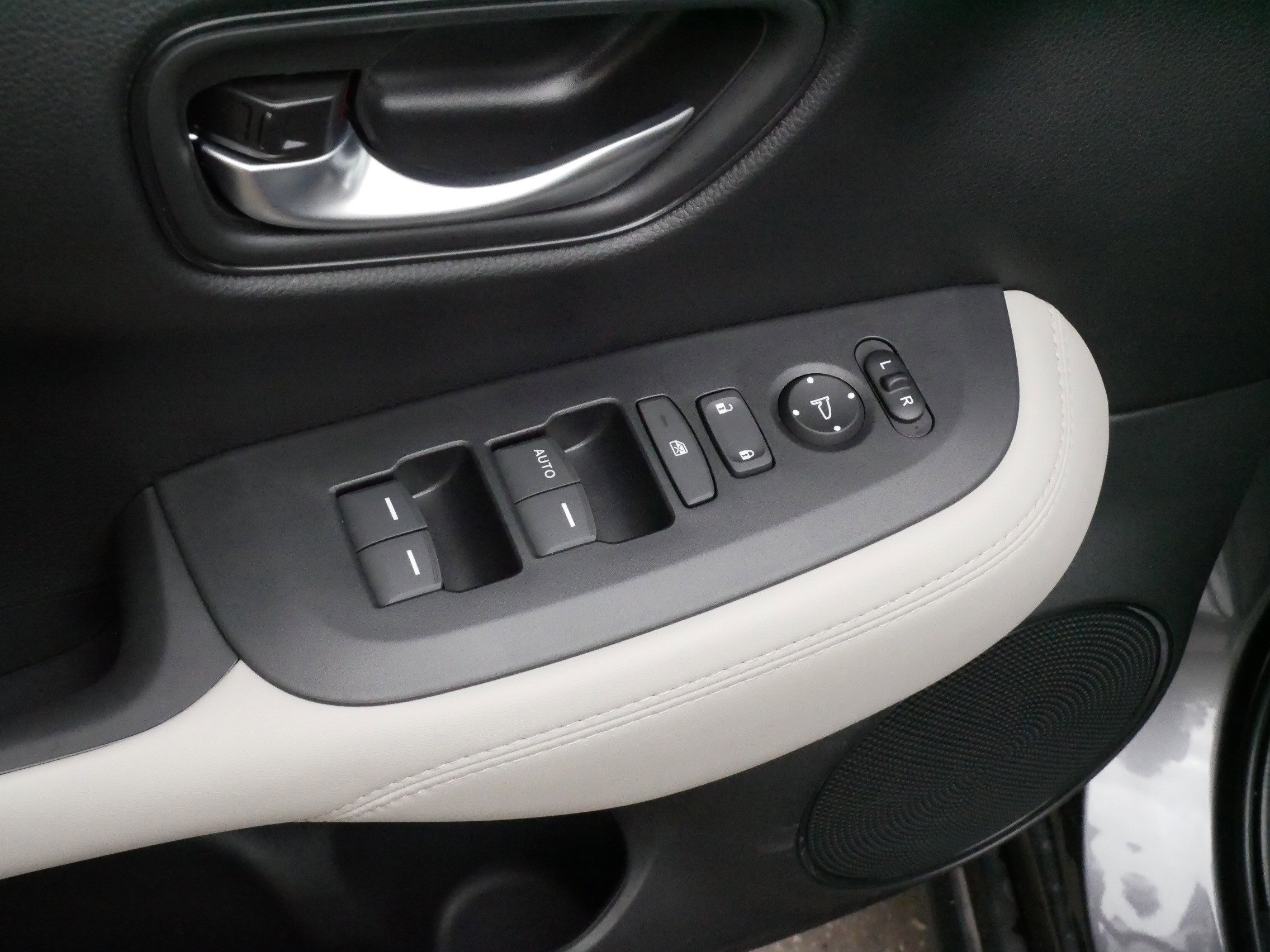 Certified 2026 Honda HR-V LX image 19