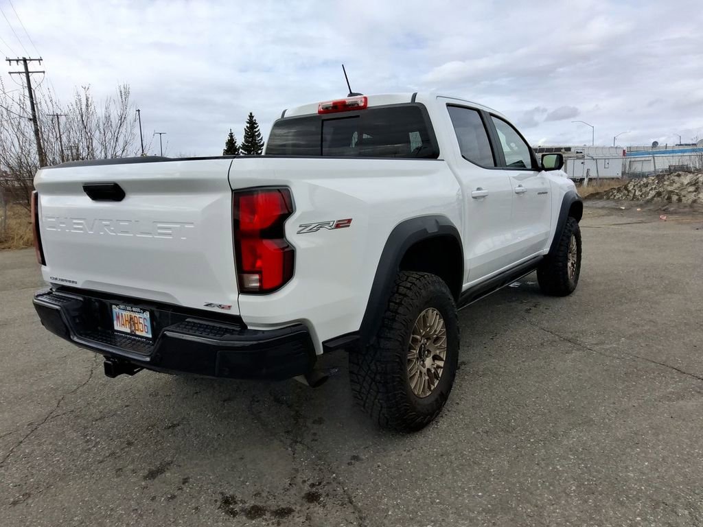 Used 2025 Chevrolet Colorado ZR2 w/ Technology Package AWD/4WD image 8