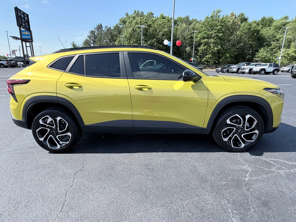 Used 2024 Chevrolet Trax RS w/ Driver Confidence Package FWD image 4