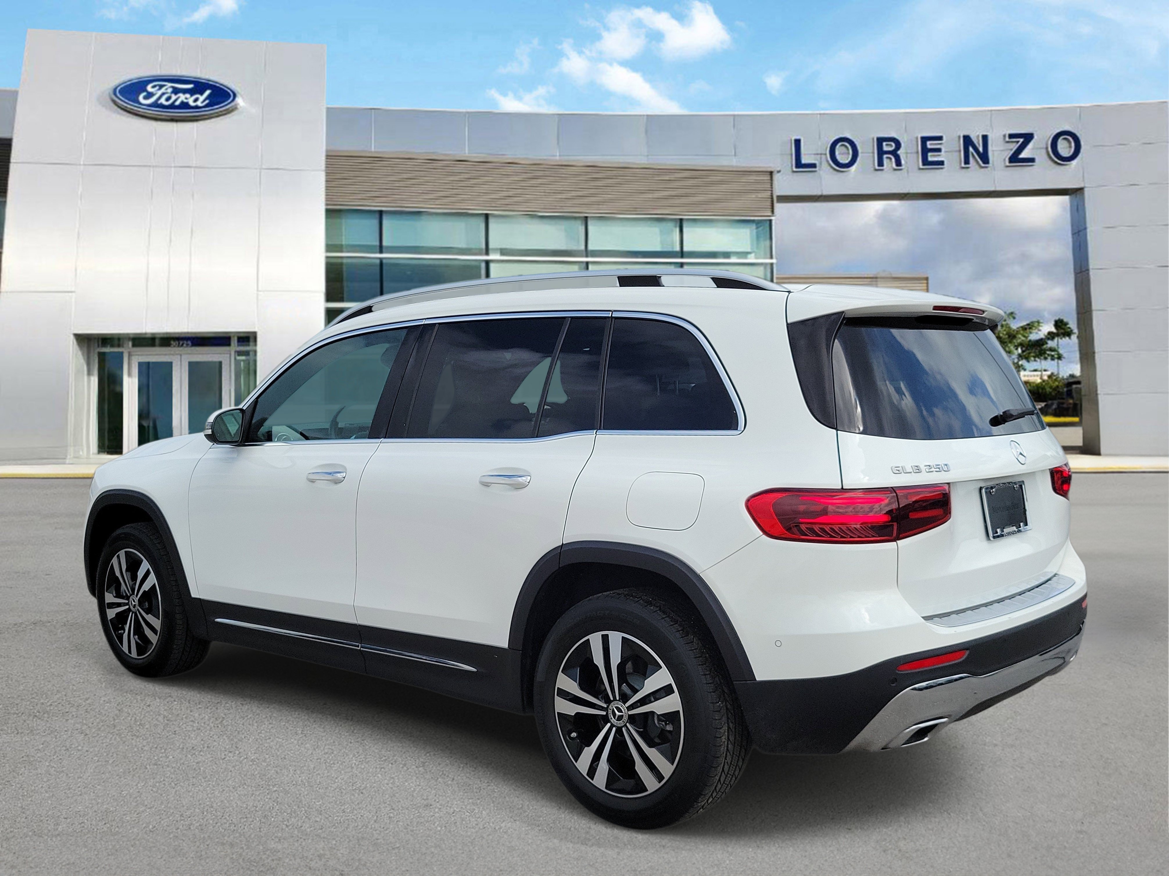 Used 2025 Mercedes-Benz GLB 250 image 7