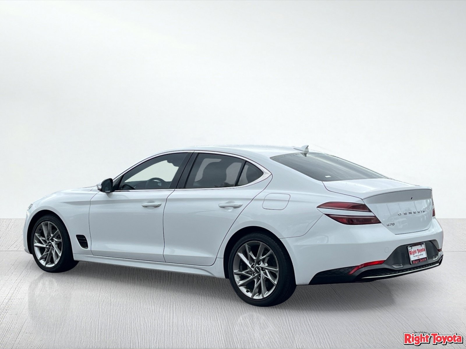 Used 2022 Genesis G70 2.0T RWD image 4