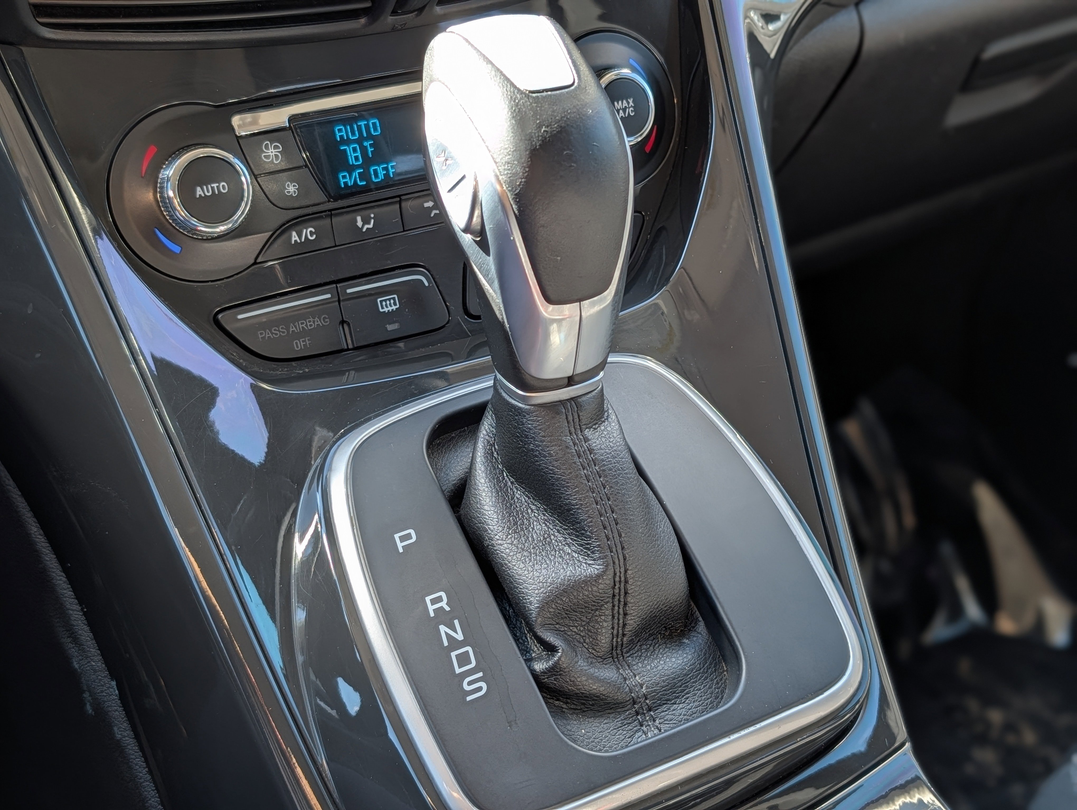 Used 2014 Ford Escape Titanium w/ Equipment Group 401A image 17