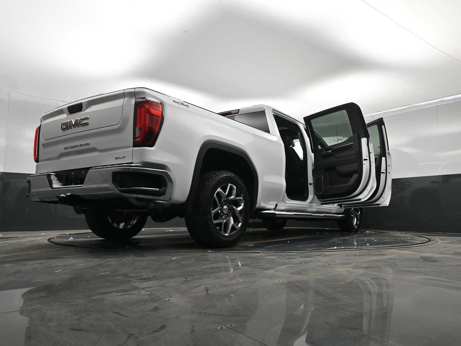 Used 2023 GMC Sierra 1500 SLT w/ SLT Convenience Package image 44