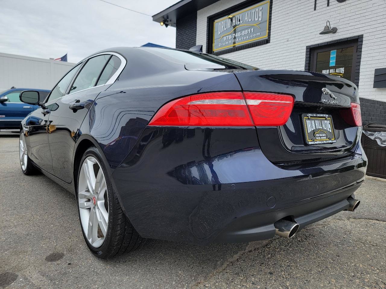 Used 2017 Jaguar XE Prestige RWD image 3
