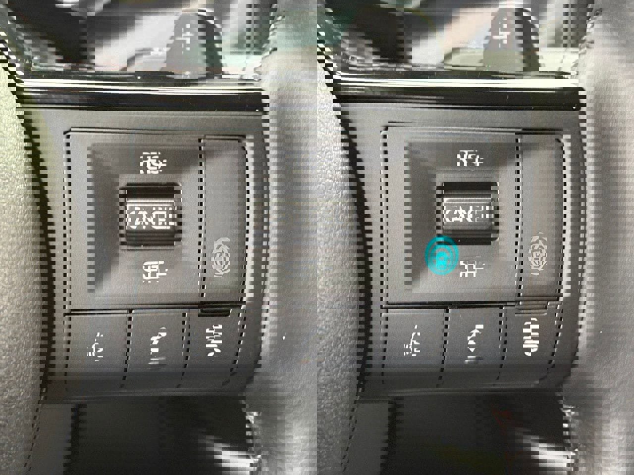 Certified 2025 Nissan Pathfinder SL image 18