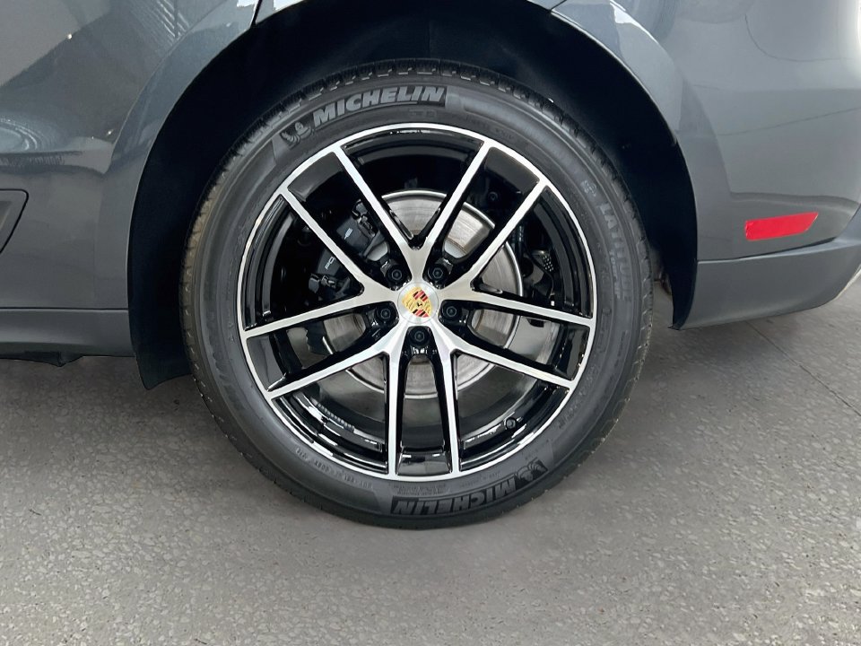 New 2026 Porsche Macan AWD/4WD image 33