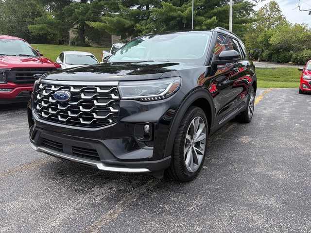 Used 2025 Ford Explorer Platinum AWD/4WD image 2