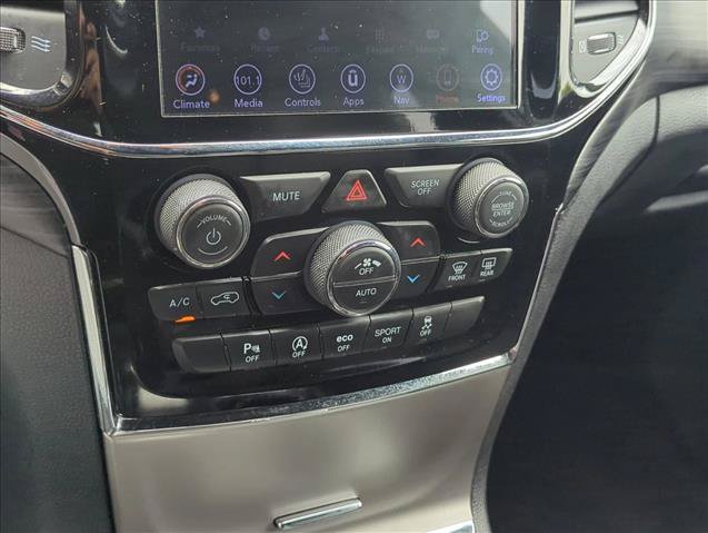 Used 2020 Jeep Grand Cherokee Altitude RWD image 21
