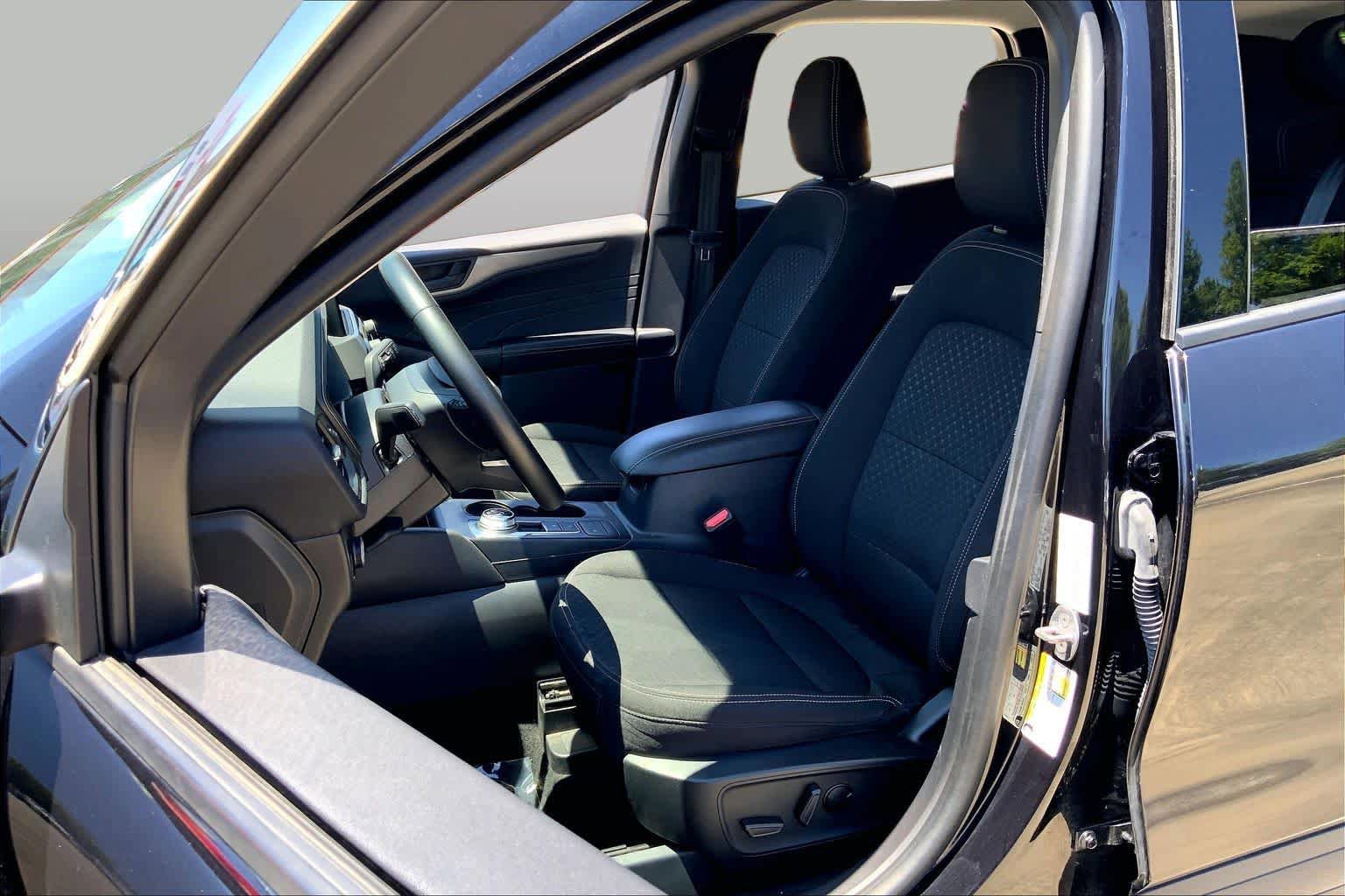 Used 2024 Ford Escape Active FWD image 8