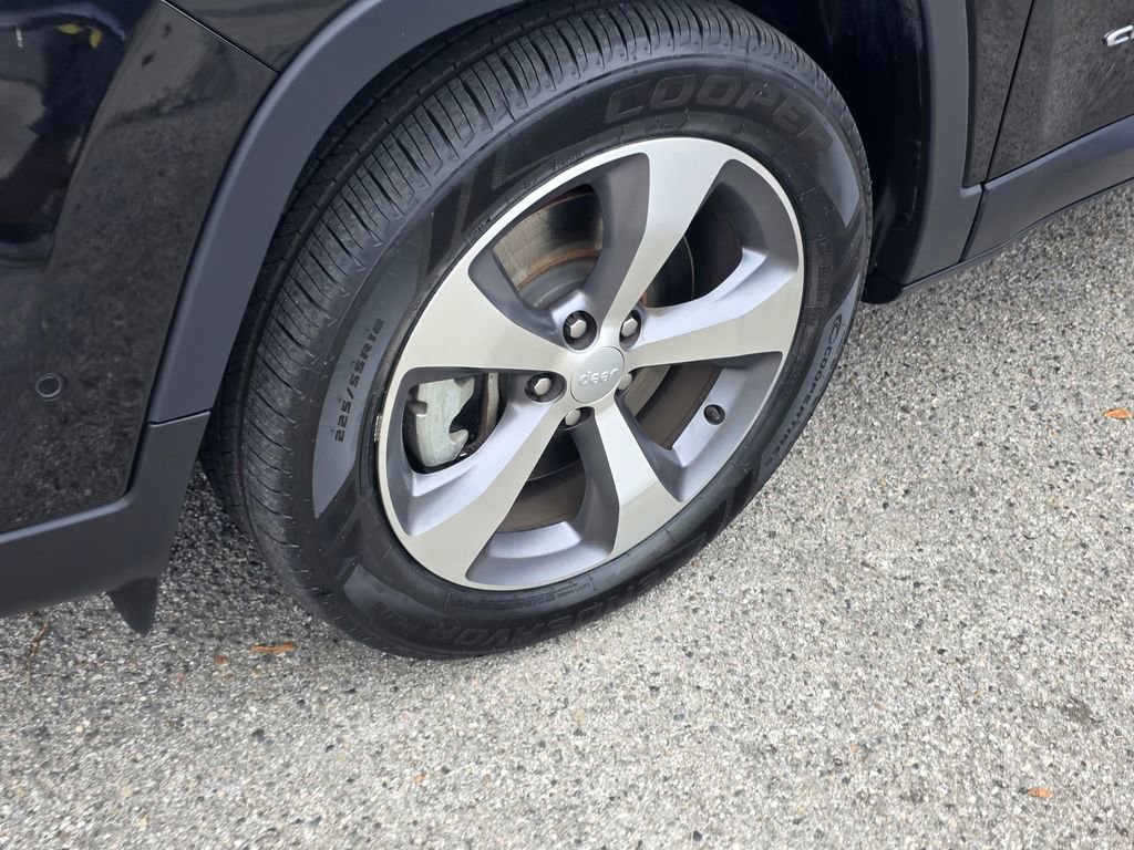 Certified 2021 Jeep Cherokee Limited w/ Elite Package image 11