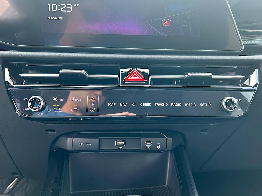 New 2025 Kia Niro LX image 16