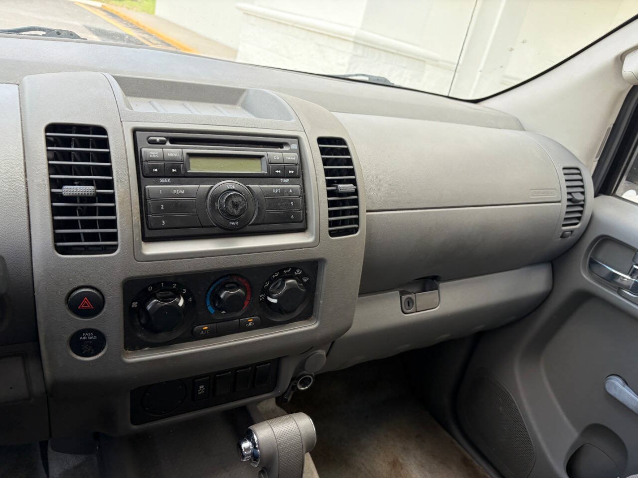 Used 2015 Nissan Frontier SV RWD image 14