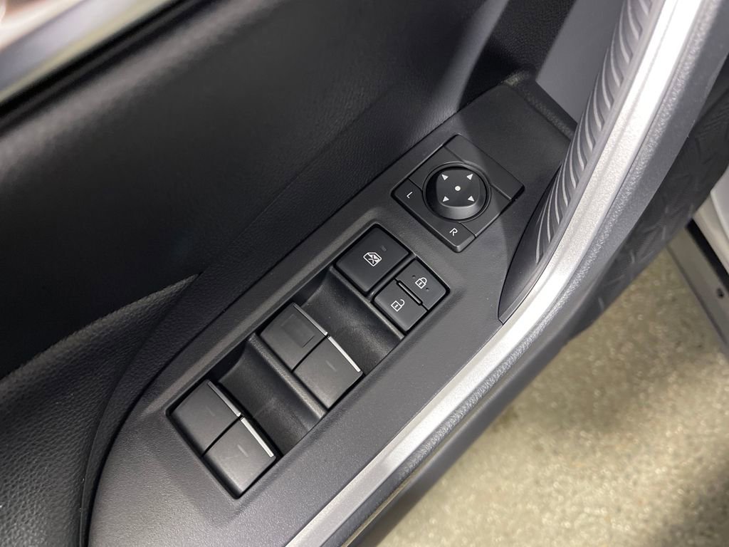 Used 2025 Toyota RAV4 XLE image 18
