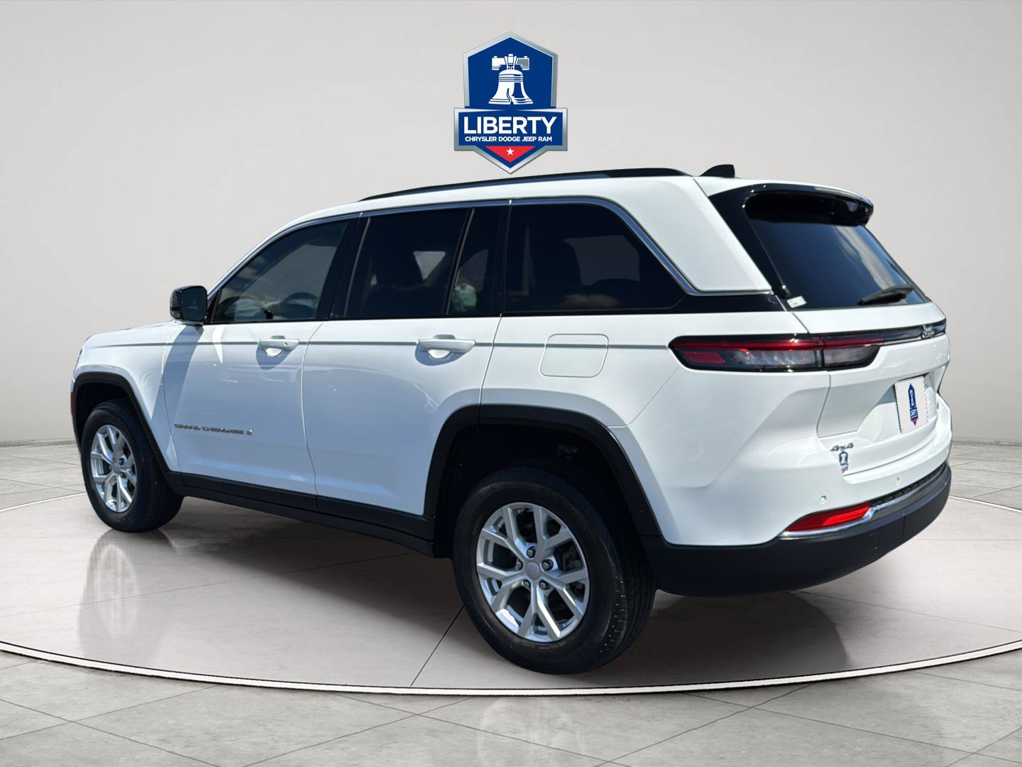 Certified 2023 Jeep Grand Cherokee Limited AWD/4WD image 7