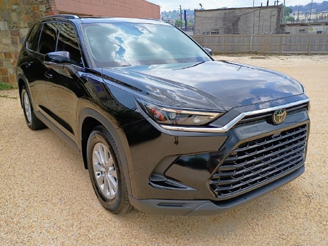 Used 2024 Toyota Grand Highlander FWD image 2