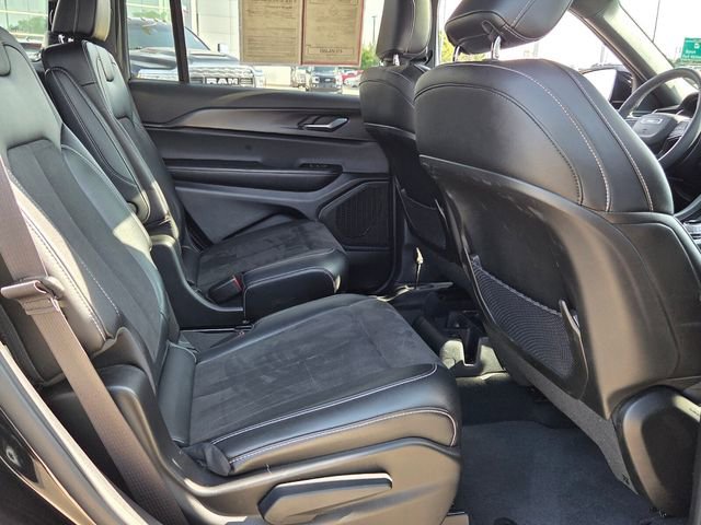 Used 2025 Jeep Grand Cherokee L Altitude AWD/4WD image 16
