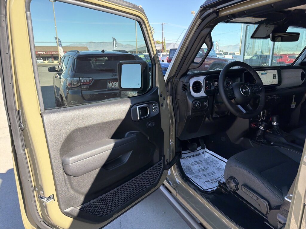 New 2025 Jeep Gladiator Willys image 9