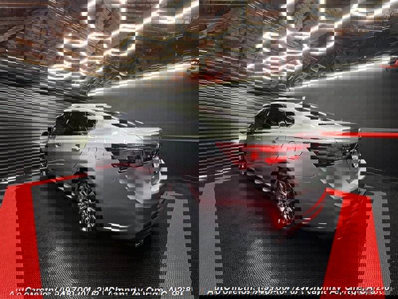 Used 2017 Toyota Avalon Limited w/ Carpet Mat Package image 4