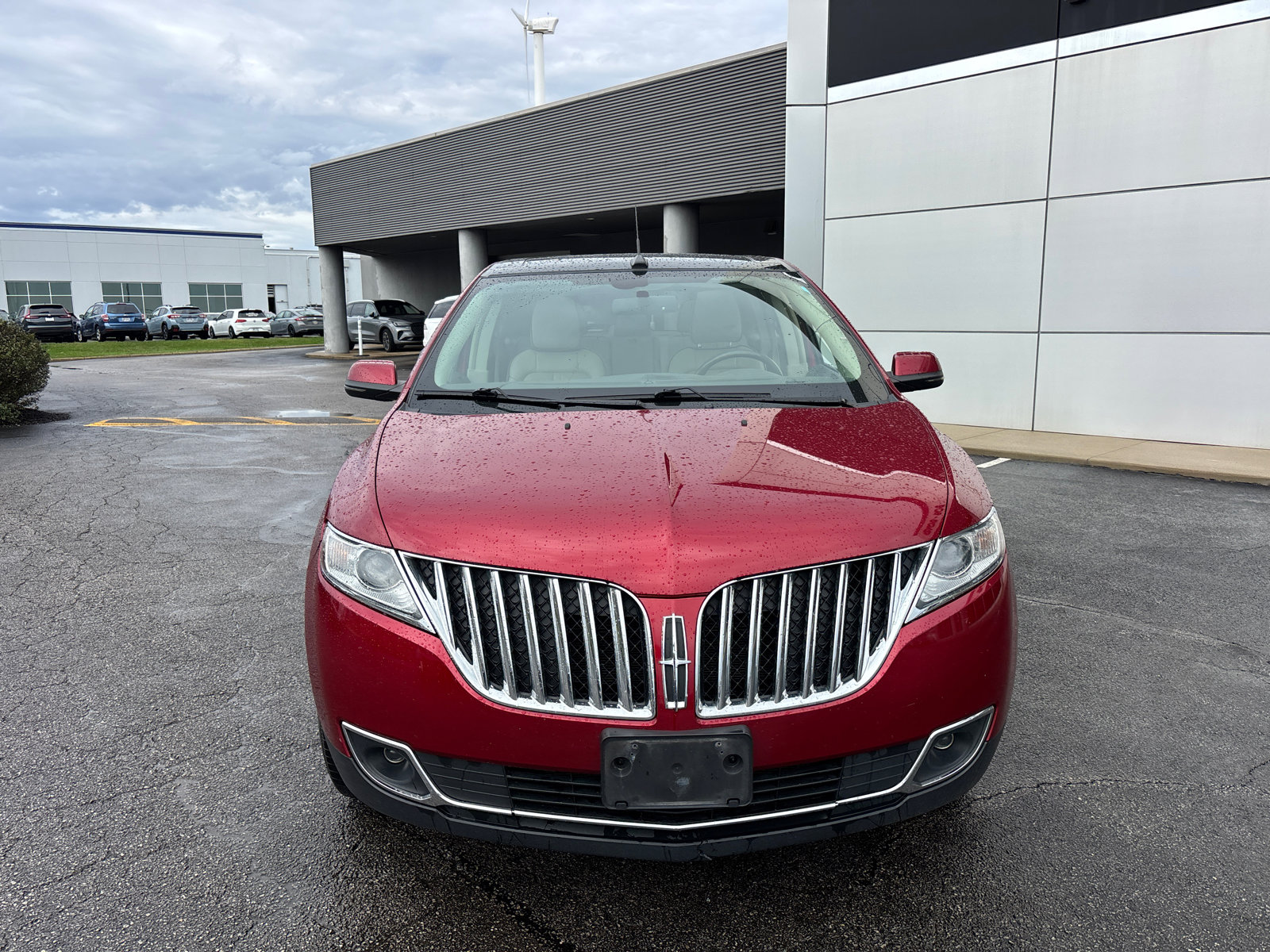 Used 2013 Lincoln MKX FWD image 2