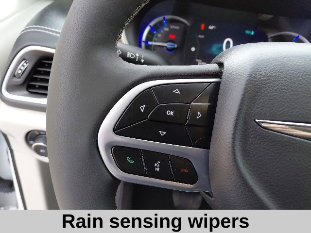 Used 2022 Chrysler Pacifica Touring-L image 13