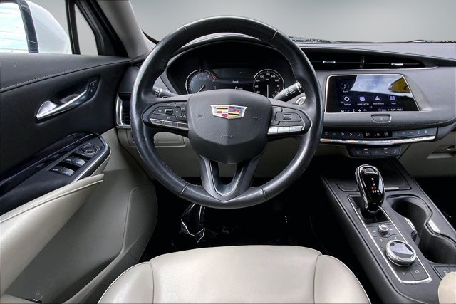 Used 2023 Cadillac XT4 Luxury w/ Cold Weather Package AWD/4WD image 4