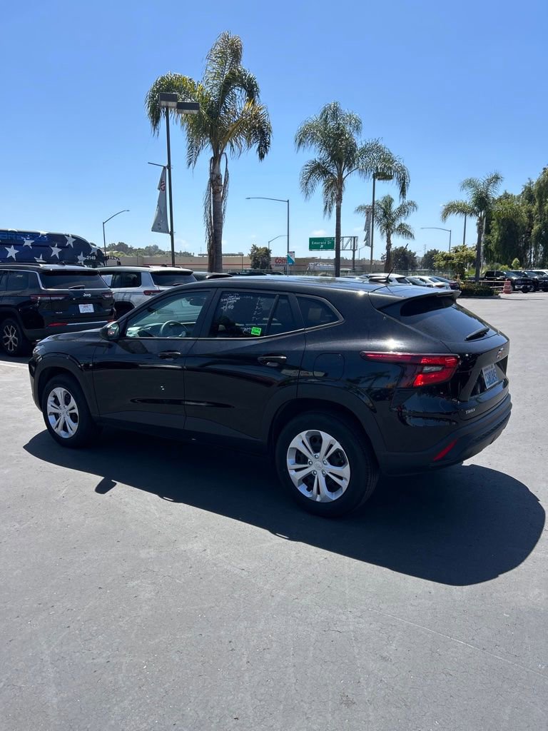 Used 2025 Chevrolet Trax LS image 8