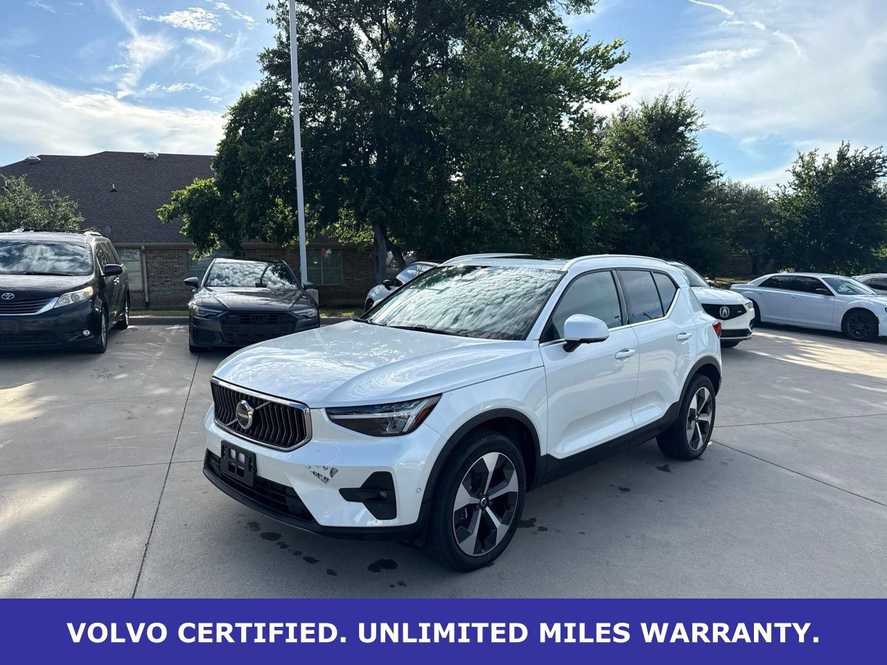 Certified 2025 Volvo XC40 B5 Plus AWD/4WD video 1