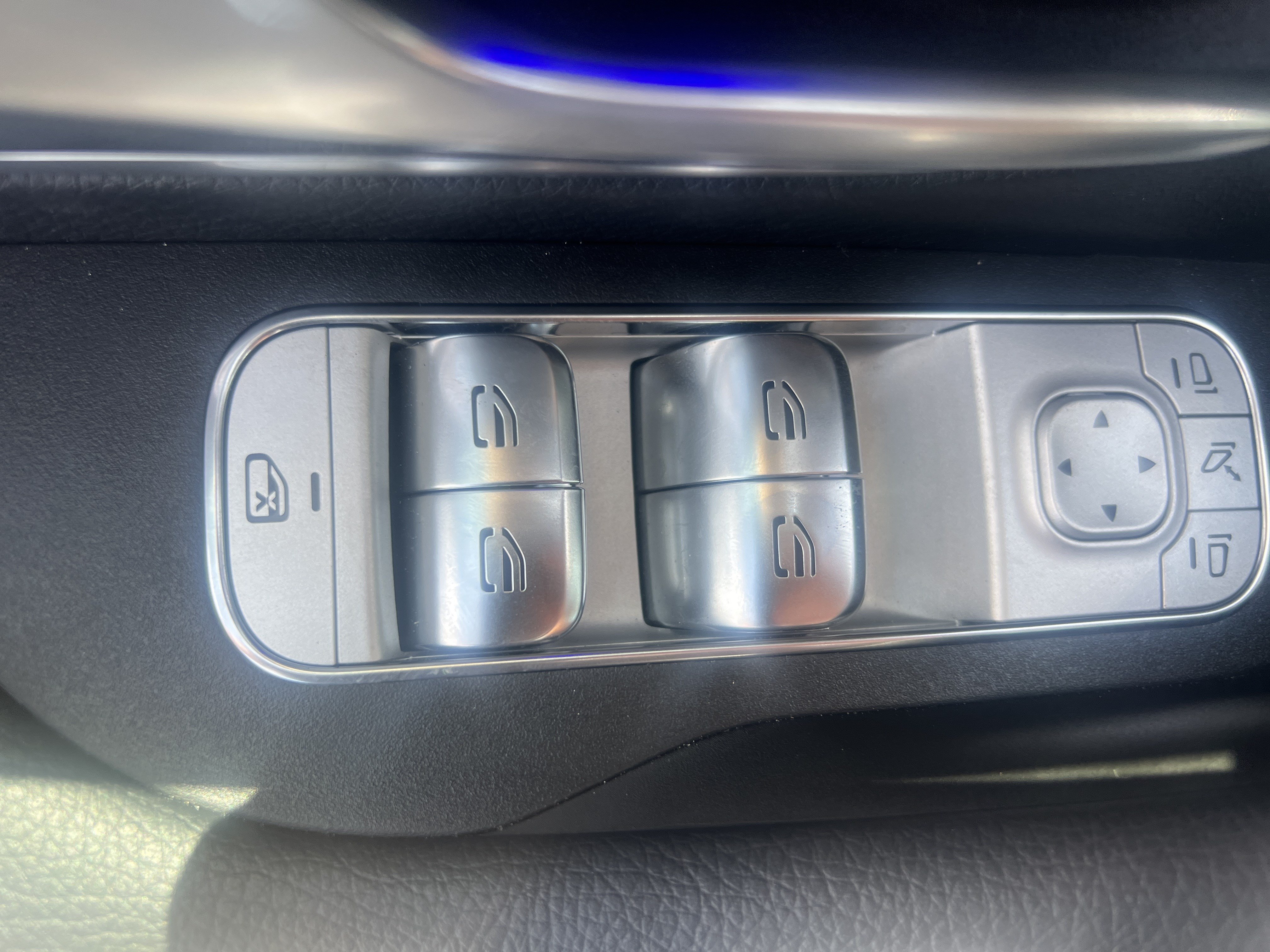Used 2025 Mercedes-Benz GLE 450 4MATIC w/ Winter Package image 15