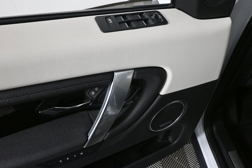 Used 2021 Land Rover Discovery Sport SE image 8