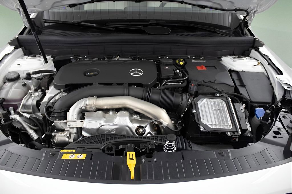 Used 2025 Mercedes-Benz GLB 250 GLB 250 image 32