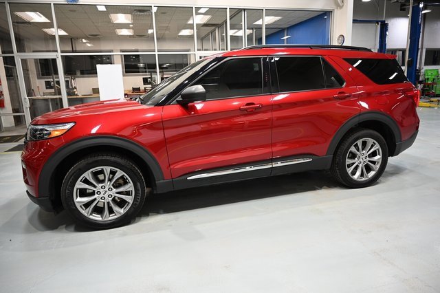 Used 2021 Ford Explorer XLT w/ Equipment Group 202A image 7