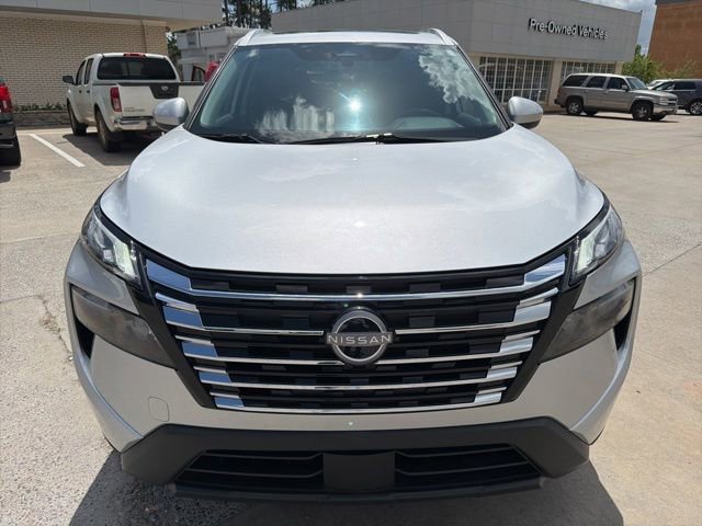 Used 2025 Nissan Rogue SV w/ SV Premium Package image 3