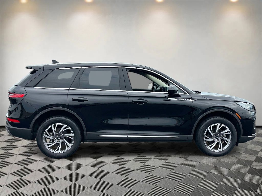 Used 2024 Lincoln Corsair AWD image 2