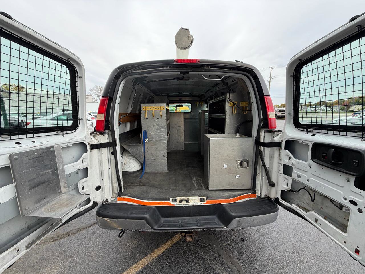 Used 2014 Chevrolet Express 2500 RWD image 11