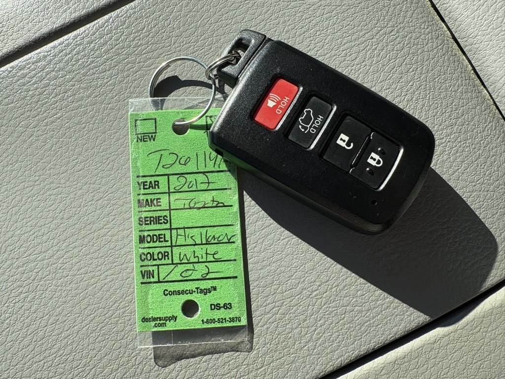 Used 2017 Toyota Highlander XLE image 28