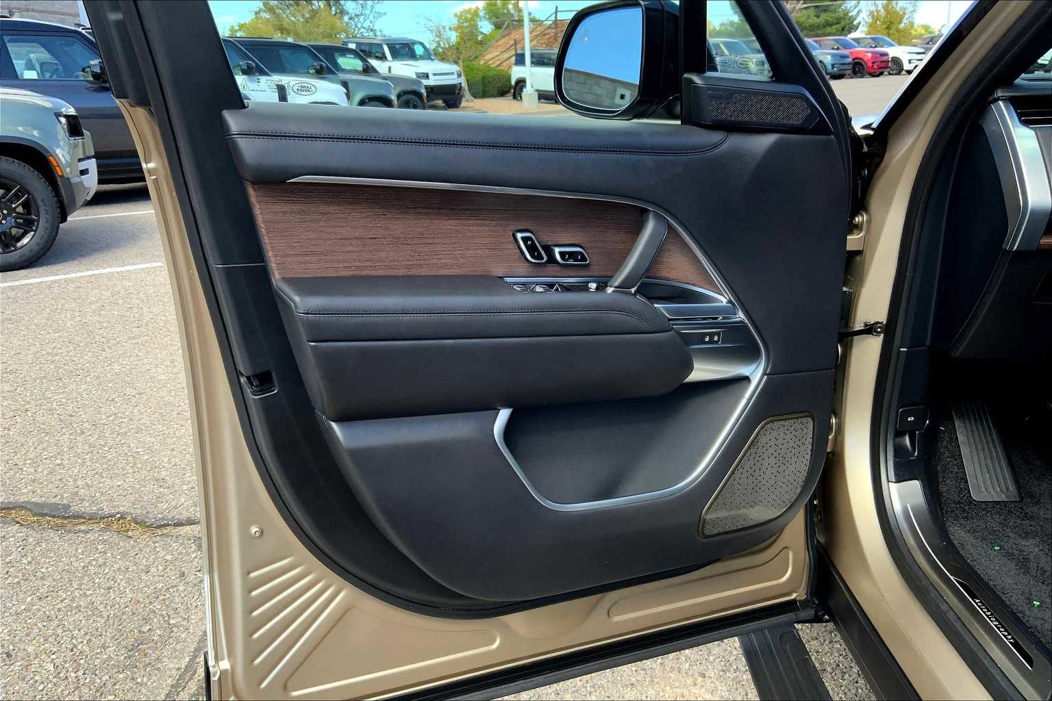 New 2025 Land Rover Range Rover Long Wheelbase Autobiography image 10