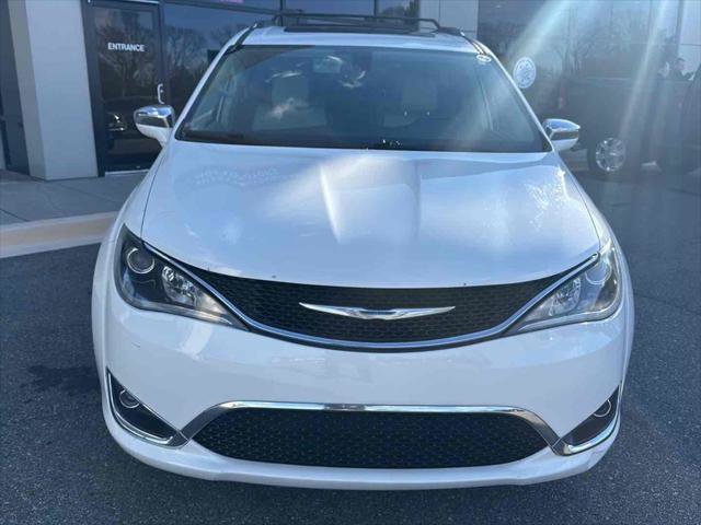 Used 2018 Chrysler Pacifica Limited image 2