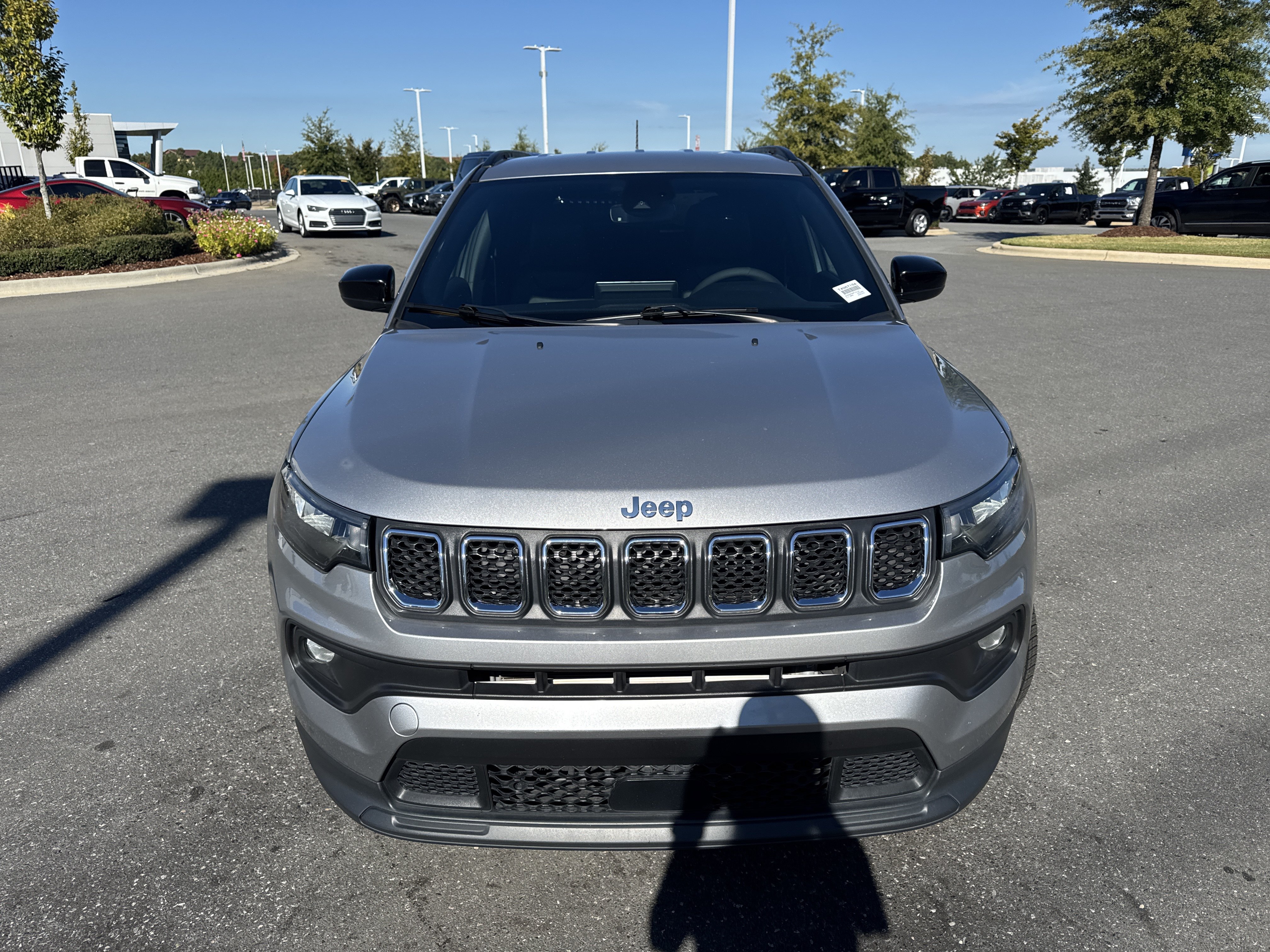 Used 2023 Jeep Compass Latitude AWD/4WD image 3