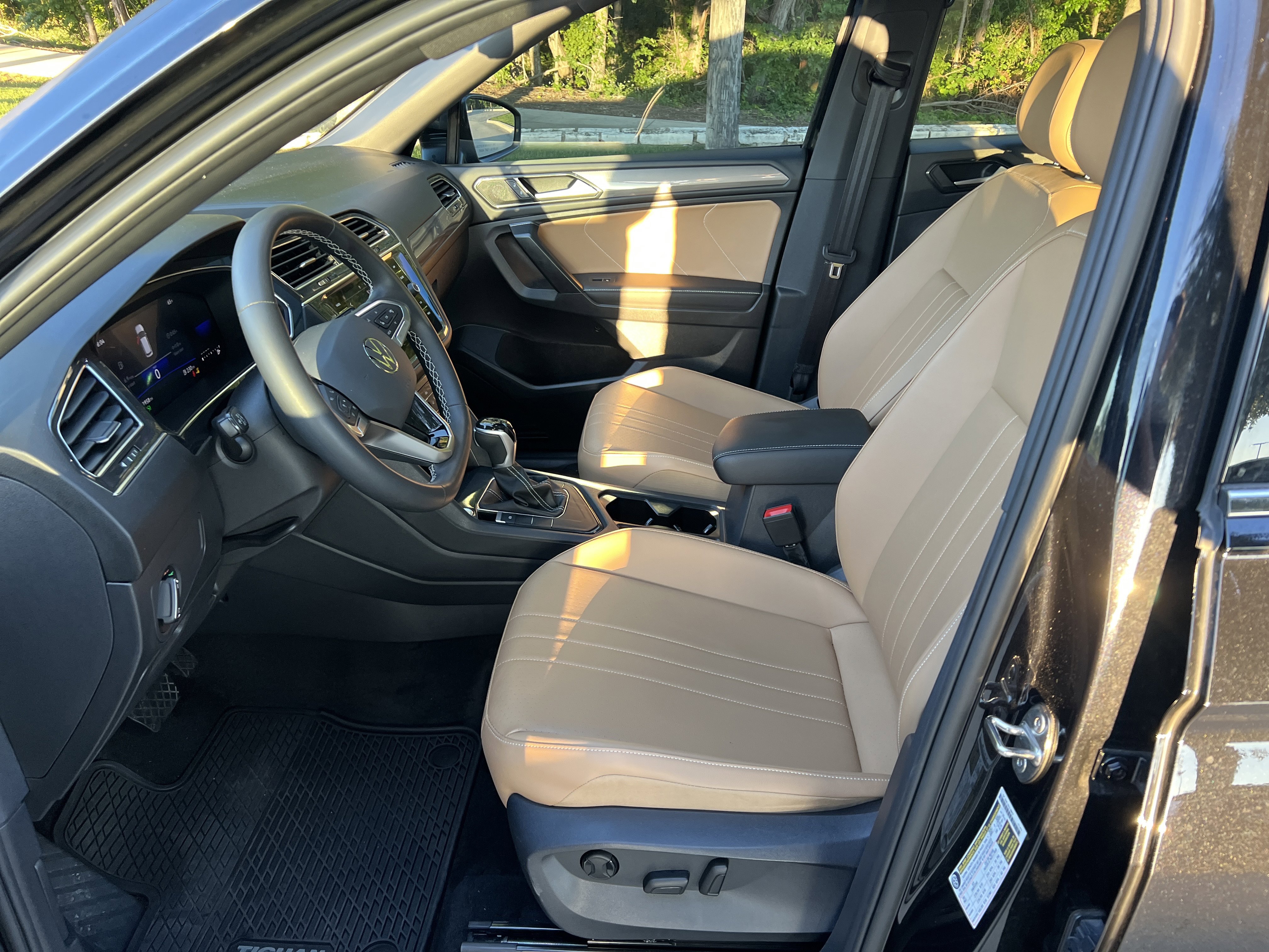 Certified 2023 Volkswagen Tiguan SE w/ Panoramic Sunroof Package FWD image 15
