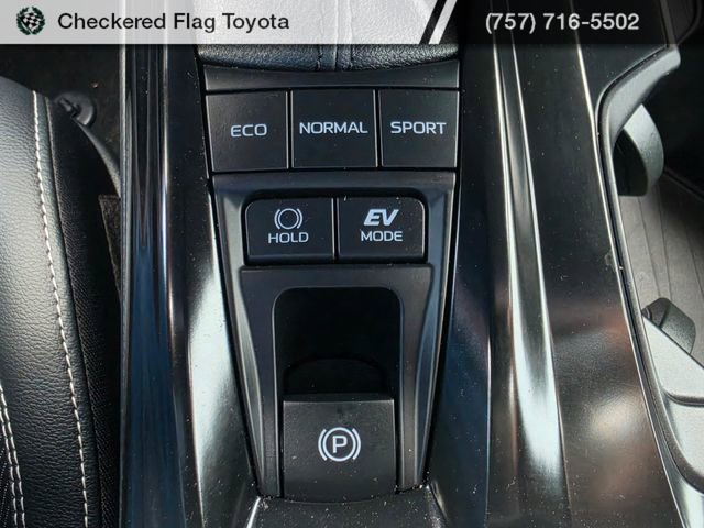 Used 2025 Toyota Camry SE w/ Convenience Package image 40