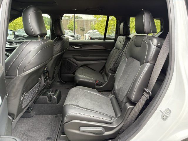 Used 2025 Jeep Grand Cherokee L Altitude AWD/4WD image 23