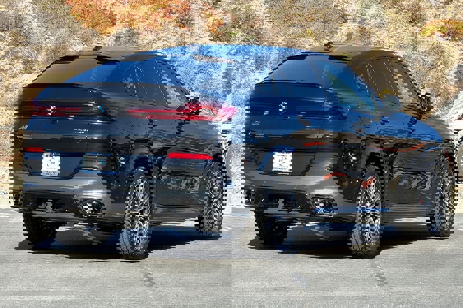 New 2026 BMW X6 xDrive40i w/ Executive Package image 2