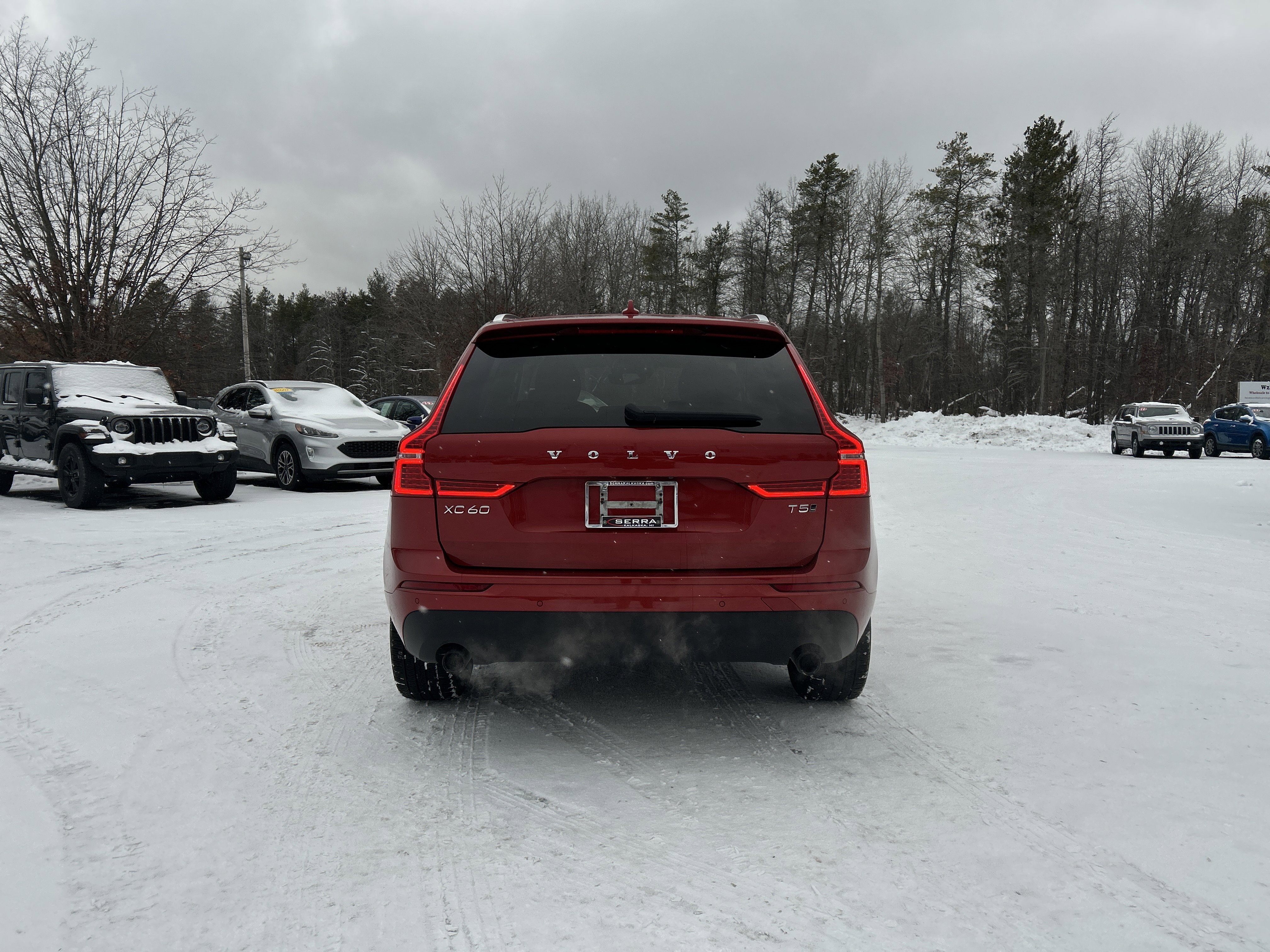 Used 2021 Volvo XC60 T5 Momentum image 5