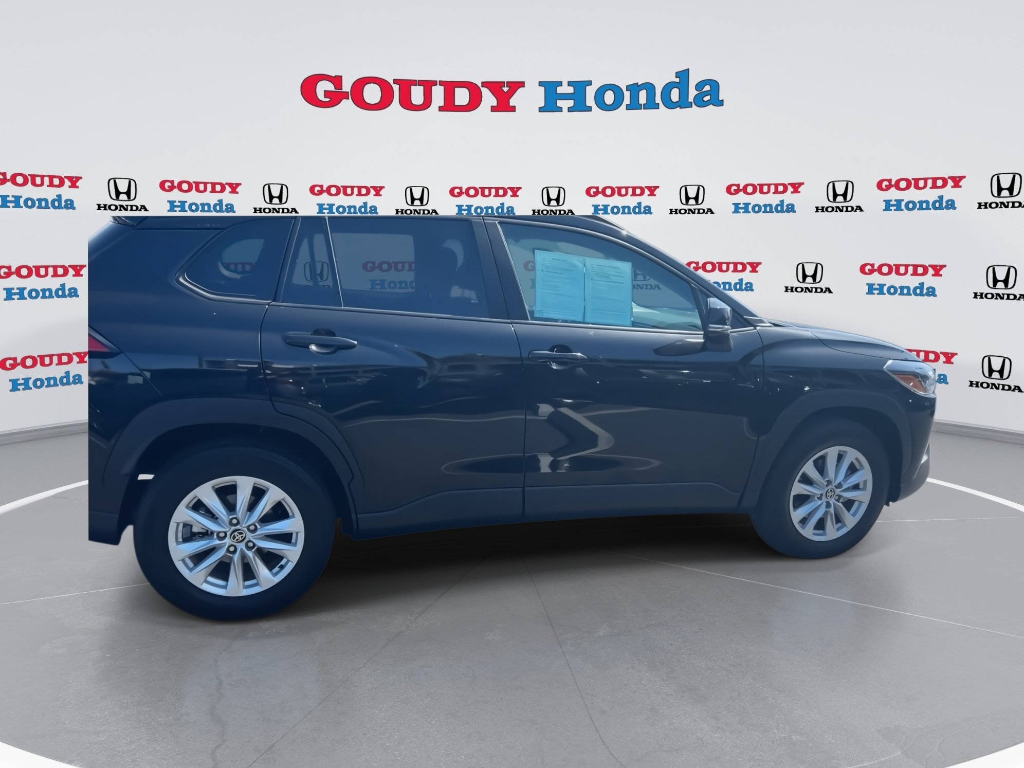 Used 2023 Toyota Corolla Cross LE FWD image 9