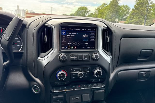 Used 2022 Chevrolet Silverado 2500 LT w/ Midnight Edition AWD/4WD image 13