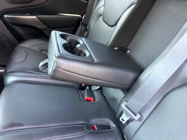 Used 2020 Jeep Cherokee Limited w/ Luxury Group AWD/4WD image 31
