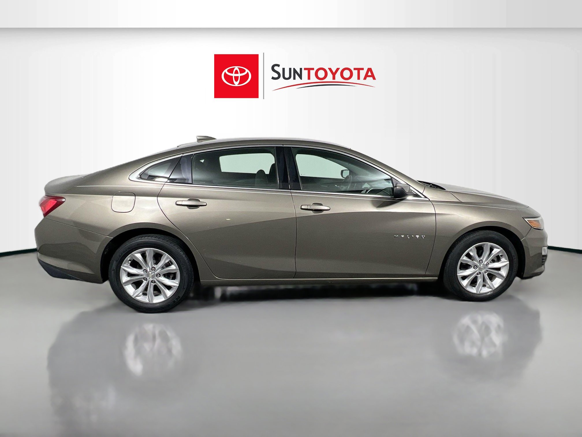 Used 2020 Chevrolet Malibu LT image 2