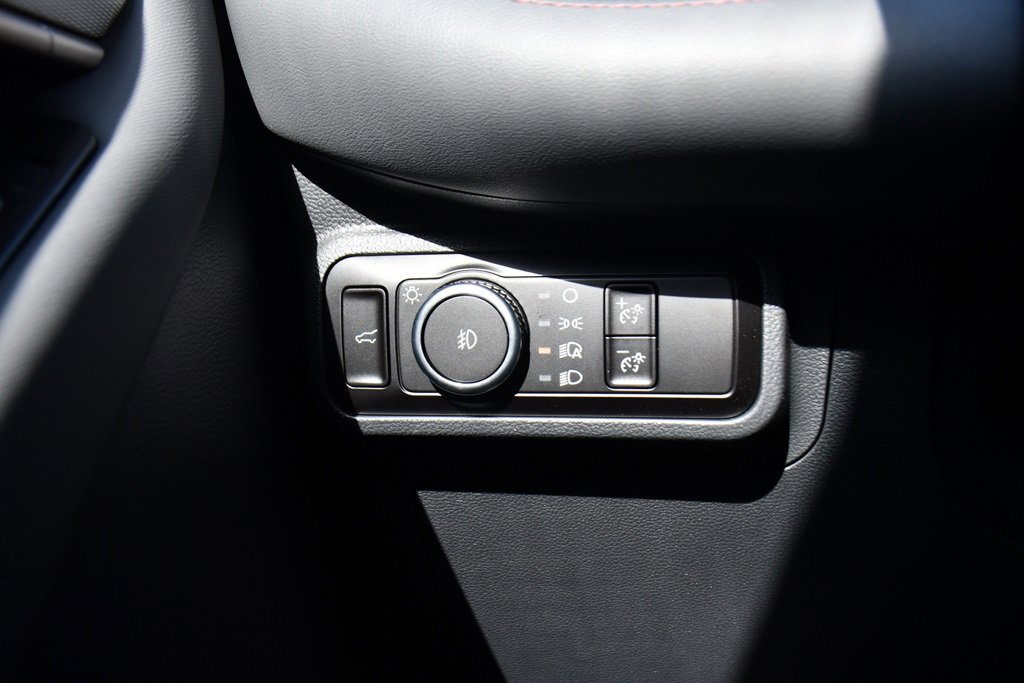 Used 2025 Ford Explorer Active w/ Active Comfort Package image 29