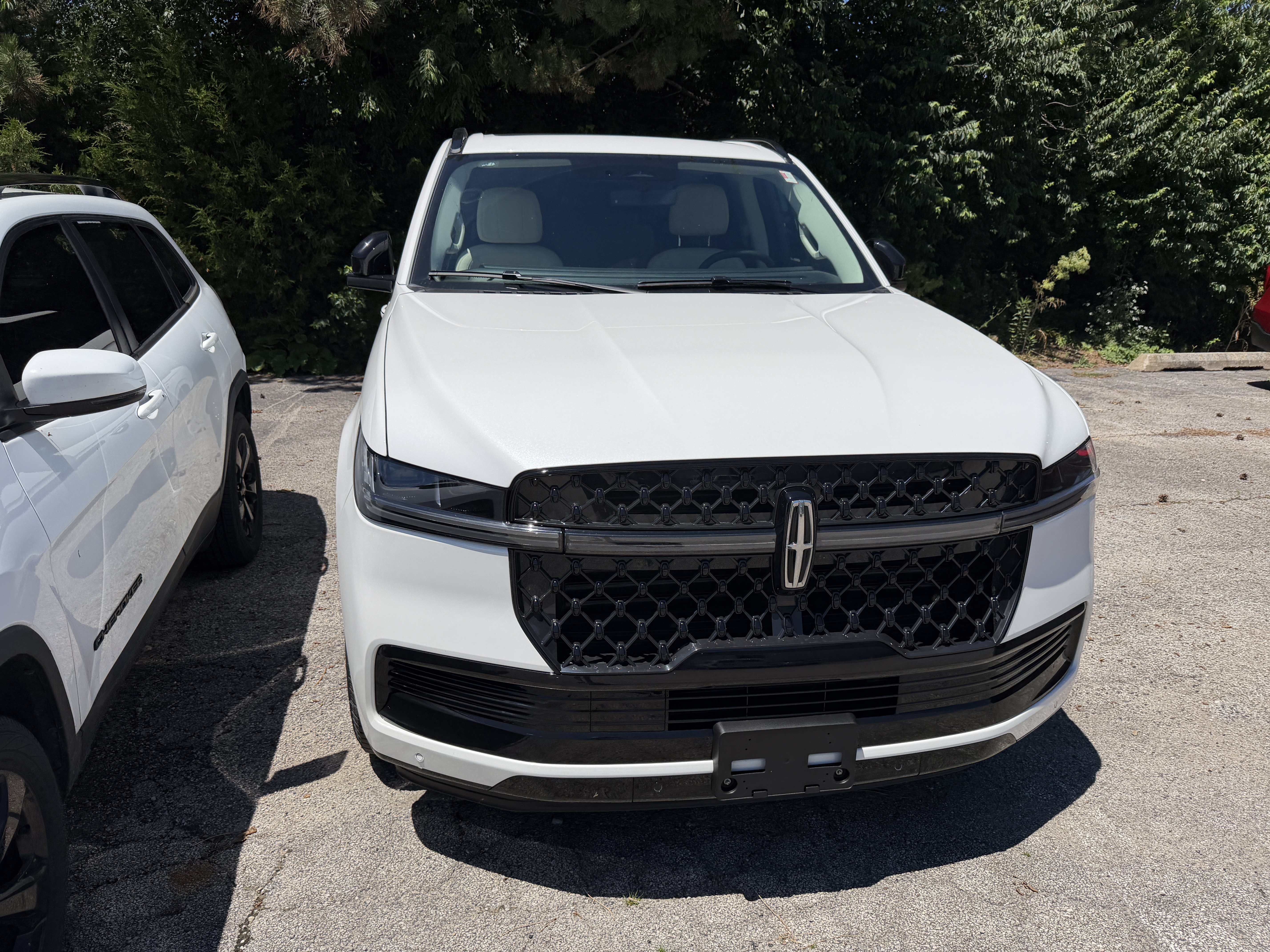 New 2027 Lincoln Navigator Reserve w/ Jet Appearance Package AWD/4WD image 2